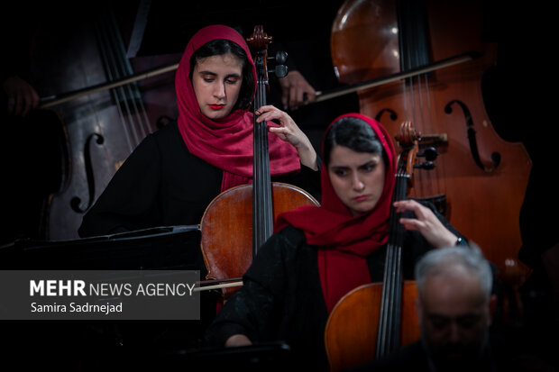 سمفونية "فلك الافلاك" في قاعة الوحدة بطهران