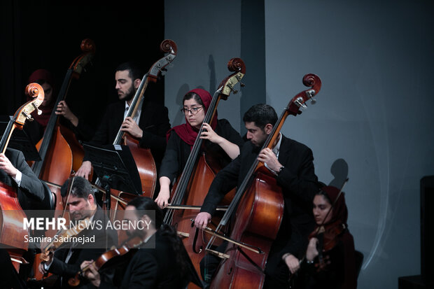 سمفونية "فلك الافلاك" في قاعة الوحدة بطهران