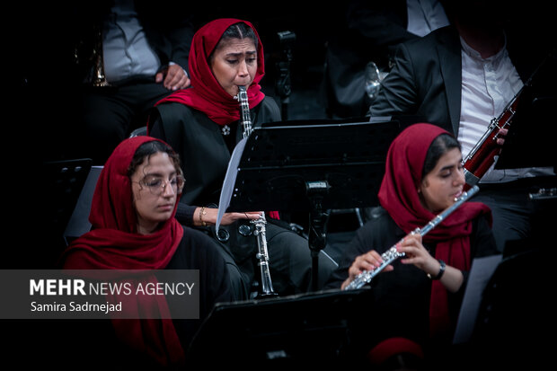 سمفونية "فلك الافلاك" في قاعة الوحدة بطهران