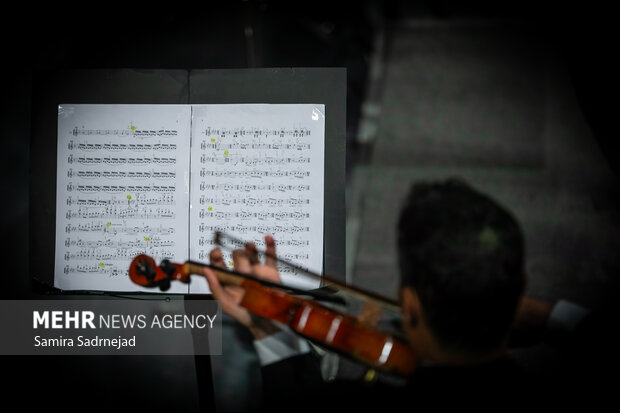 سمفونية "فلك الافلاك" في قاعة الوحدة بطهران