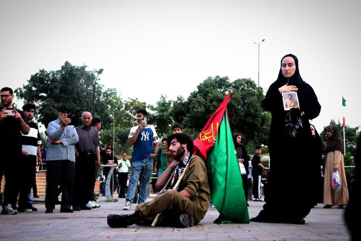 نمایش خیابانی «شین، آ، الف» در خرم‌آباد اجرا شد