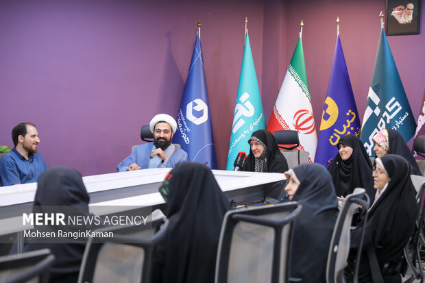 نشست هم اندیشی «بررسی الگوهای جدید رابطه و راهکارهای نوین ازدواج»
