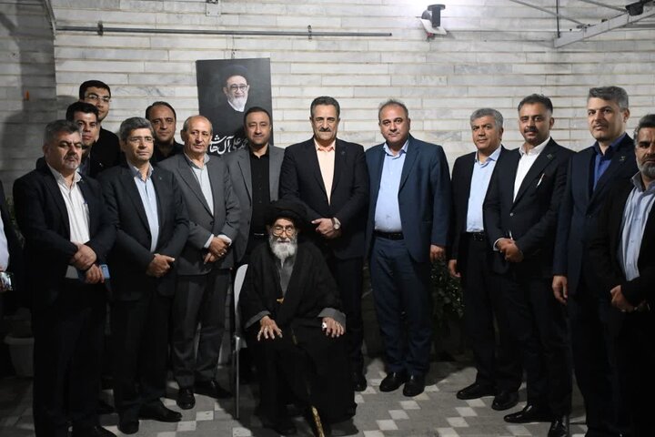 خانوادههای شهدا چراغ راه مسئولان در مسیر خدمتگزاری صادقانه هستند