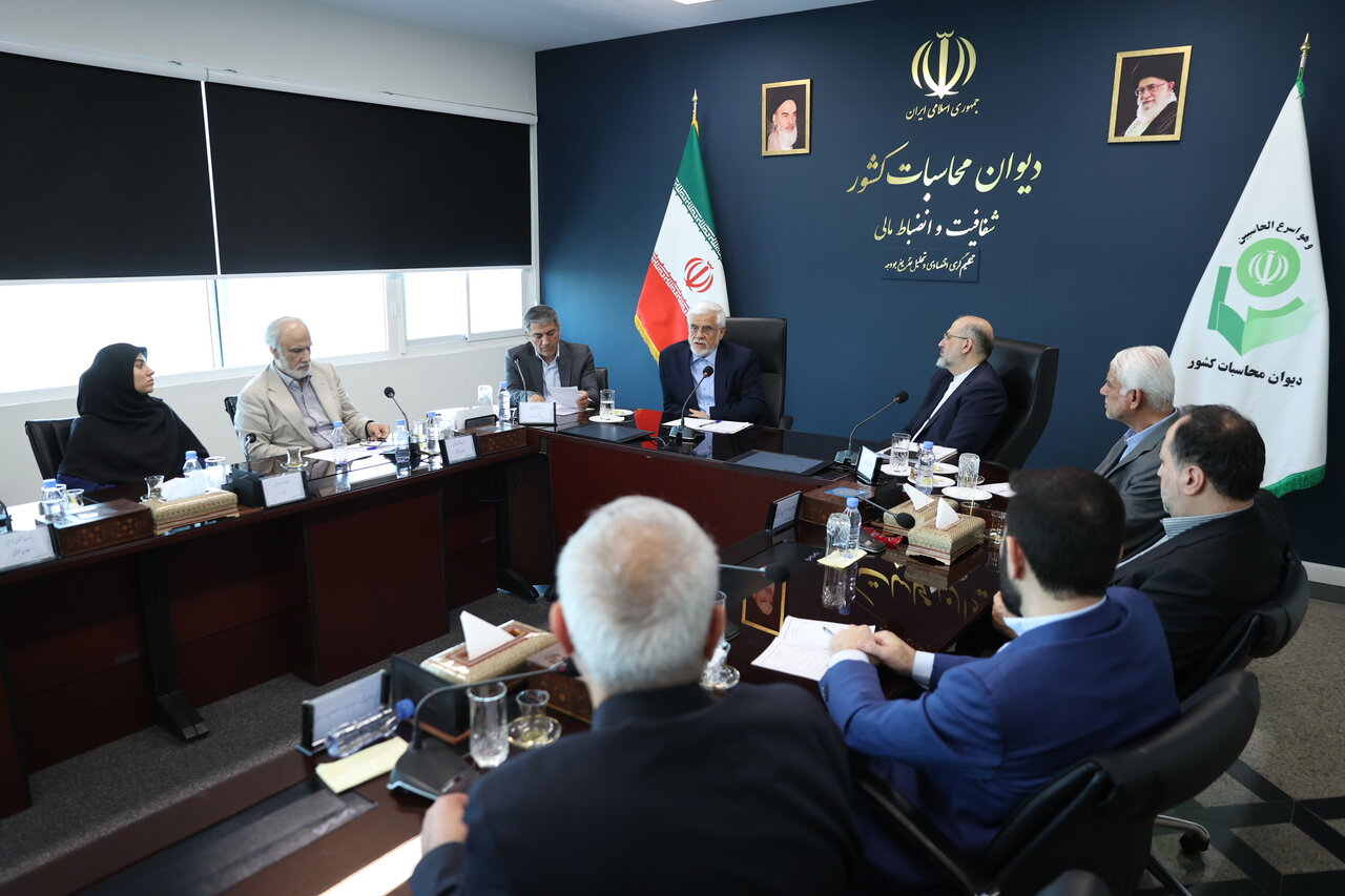 عارف از دیوان محاسبات خواست تا به دولت در مقابله با فساد کمک کند