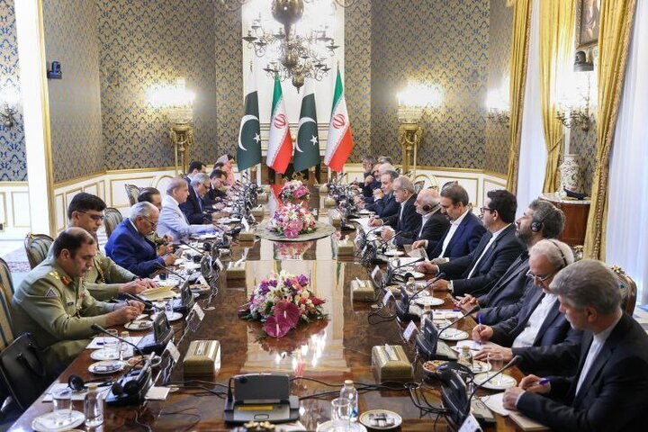 Iran-Pakistan hold high-level meeting in Tehran - Mehr News Agency