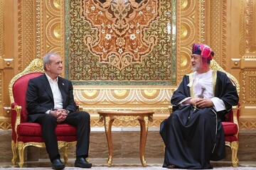 Pezeşkiyan, Umman'ın aktif arabuluculuk rolünü takdir etti