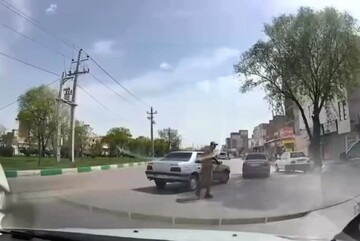 لحظه برخورد خودرو با یک سرباز وظیفه در تبریز