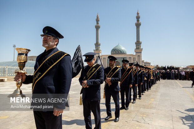 دسته عزای خادمان حرم بانوی کرامت در روز شهادت موسی بن جعفر(ع) برپا شد دسته عزای خادمان حرم بانوی کرامت در روز شهادت موسی بن جعفر(ع) برپا شد