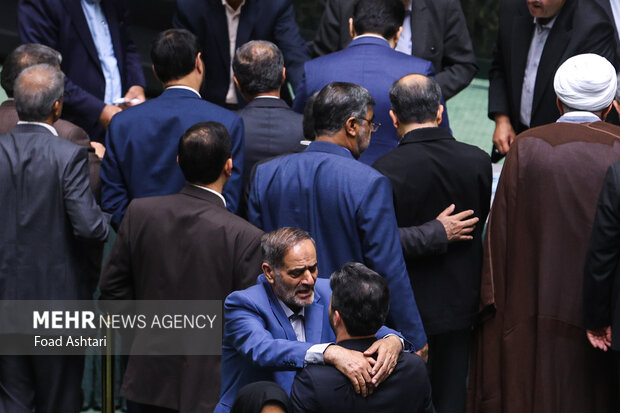 تکیه دوباره قالیباف بر کرسی ریاست؛ بهارستان زیر سایه تراکتهای رنگارنگ