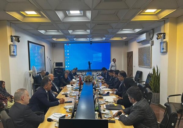 Türk Ticaret Bakanlığı Bakan Yardımcısı Uçarmak İran’da