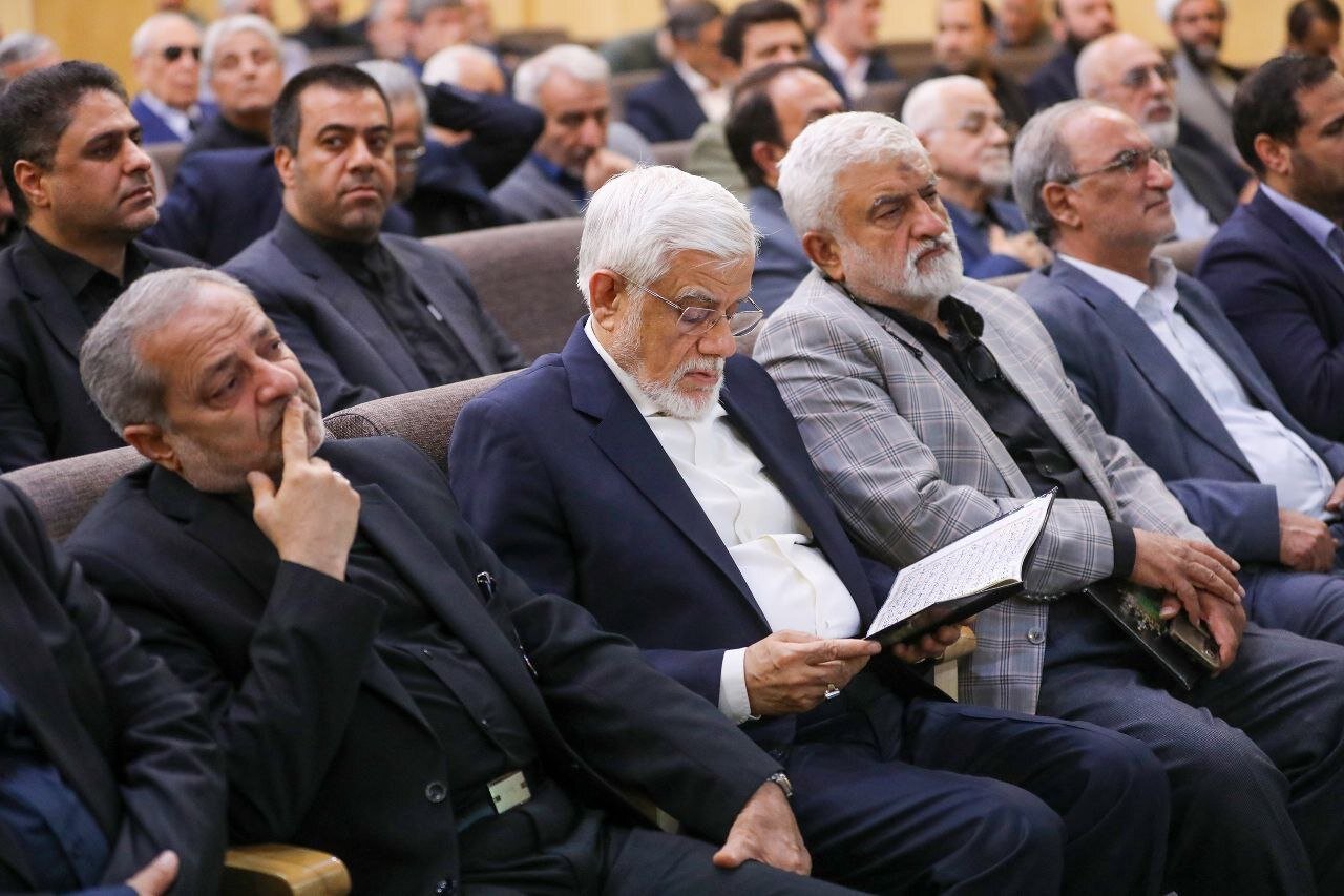 حضور  عارف در مراسم ختم خیر مدرسه‌ساز