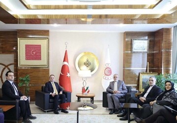 إيران وتركيا تؤكدان على تعزيز التعاون الاقتصادي والتجاري بين البلدين