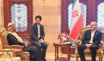 Pezeshkian, Oman FM hold talks, discuss friendly ties