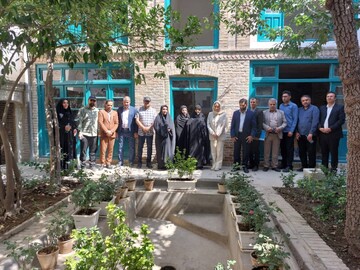 نصب تابلو خانه پدری جلال‌آل‌احمد بر سر کوچه «کارکن اساسی»