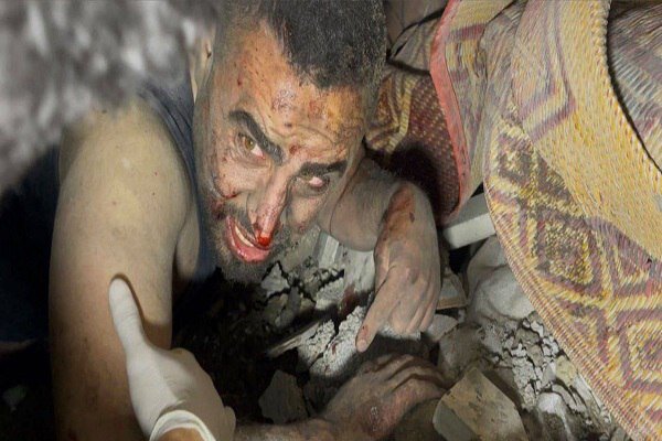 جنایت جدید صهیونیستها؛ بمباران منزل خانواده خبرنگار فلسطینی در غزه