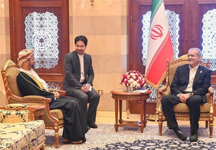 وزير الخارجية العماني يلتقي الرئيس الايراني