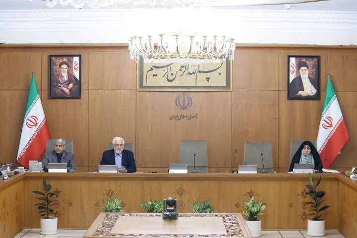 گزارش ظفرقندی از کاهش چشمگیر مهاجرت کادر درمان در ۶ ماهه دوم ۱۴۰۳