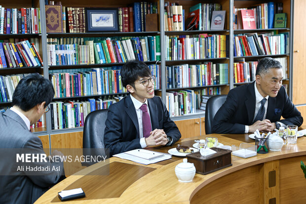 Japan’s envoy to Tehran tours MNA HQ
