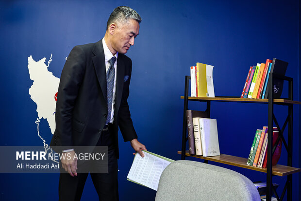 Japan’s envoy to Tehran tours MNA HQ
