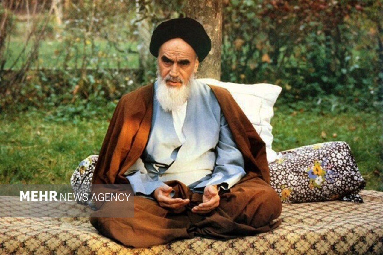 دفاع امام خمینی از مولوی؛ گلایه متشرعین از شعر امام و اتهام به بیدینی دفاع امام خمینی از مولوی؛ گلایه متشرعین از شعر امام و اتهام به بیدینی