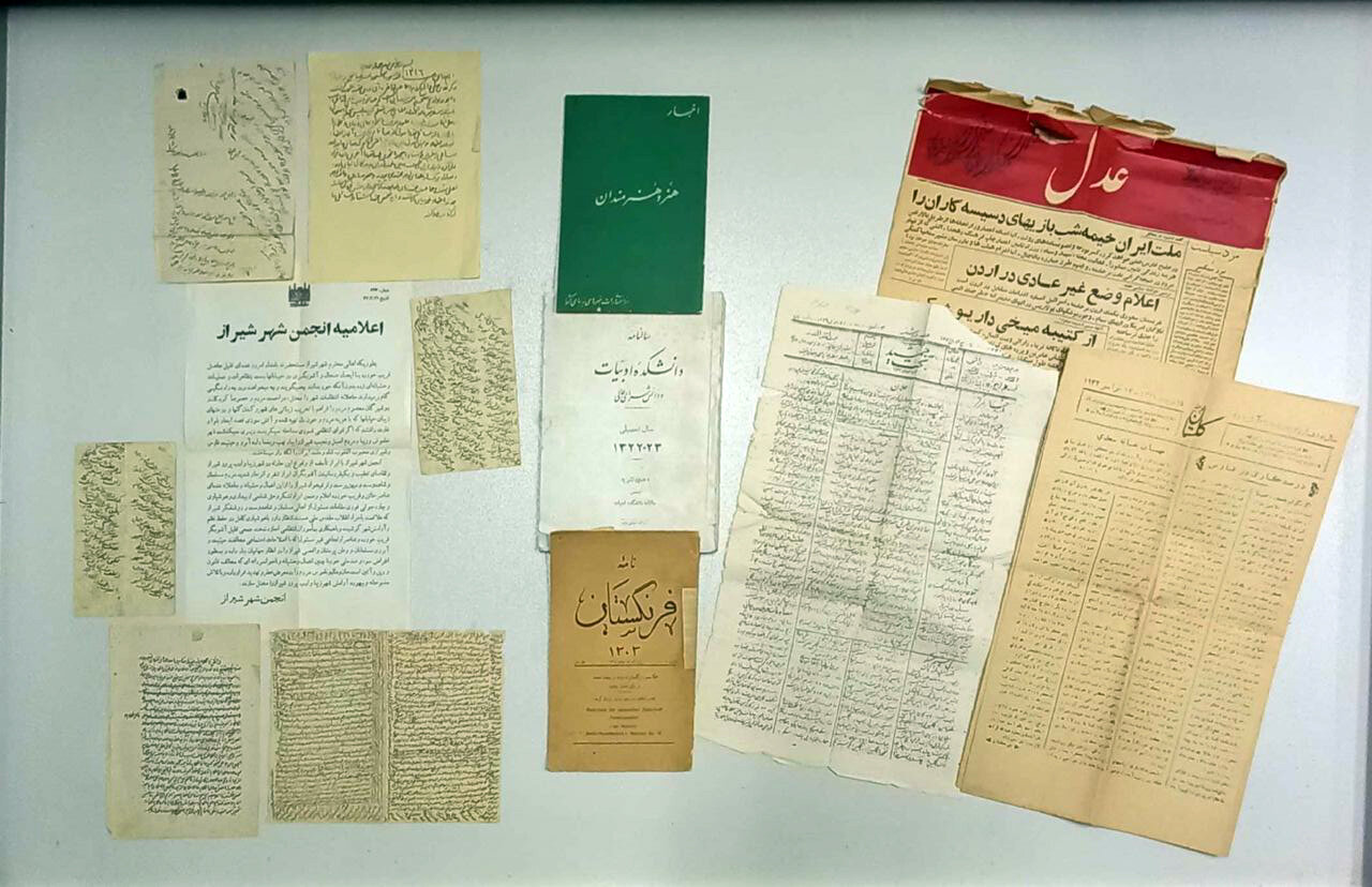 اهدا مدارک دبیرستان ملی نمازی شیراز به مرکز اسناد جنوب کشور