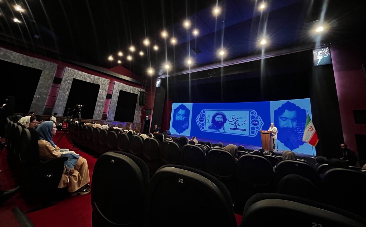 روایت شب شعری که تا صبح روز بعد طول کشید؛ استقبال تودهها از شعر آقاسی