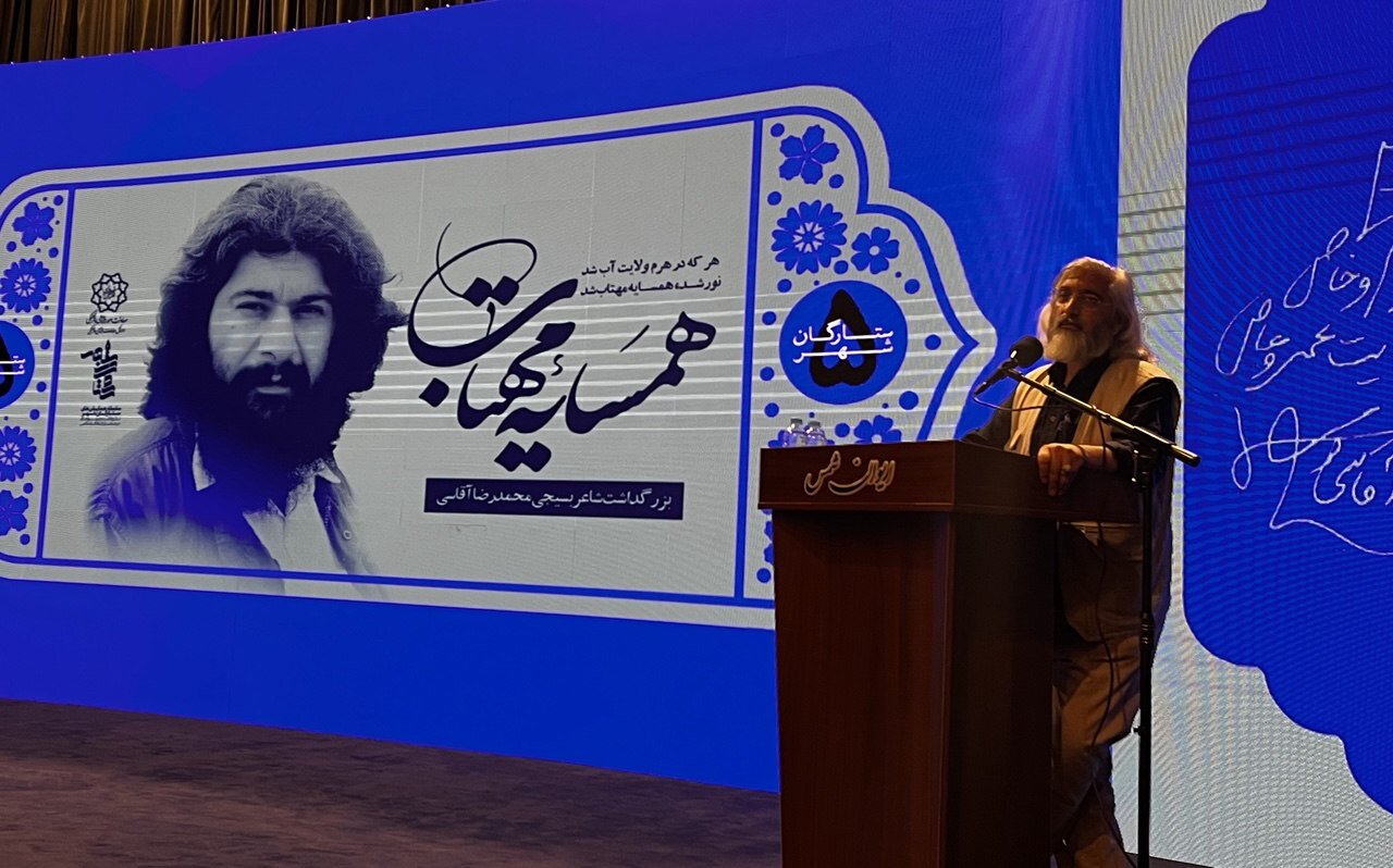 روایت شب شعری که تا صبح روز بعد طول کشید؛ استقبال تودهها از شعر آقاسی