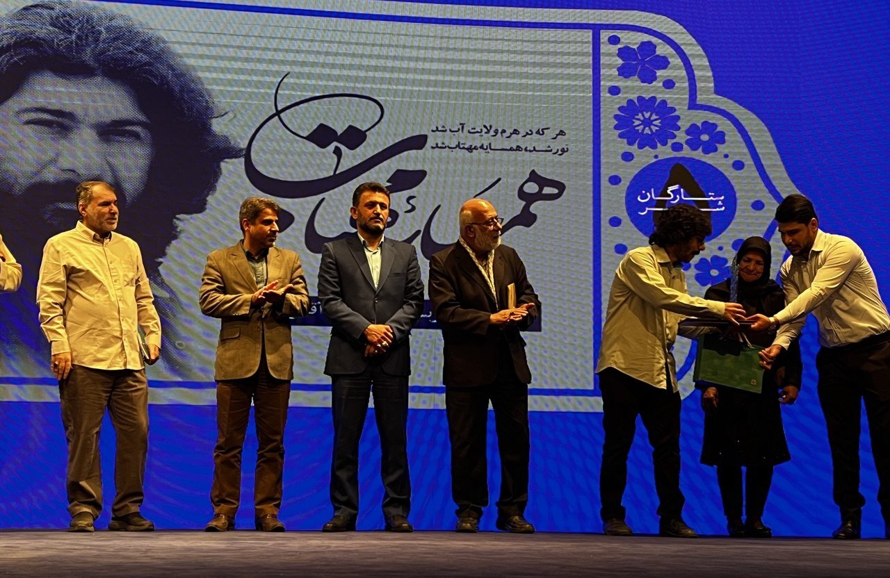 روایت شب شعری که تا صبح روز بعد طول کشید؛ استقبال تودهها از شعر آقاسی