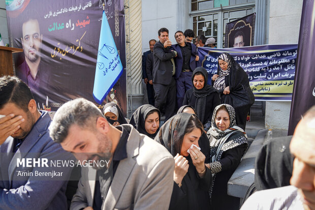 تشییع پیکر «قاضی شهید احسان باقری» در شیراز