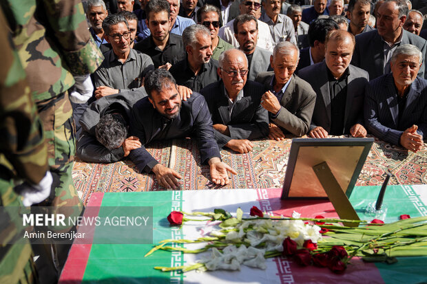 تشییع پیکر «قاضی شهید احسان باقری» در شیراز