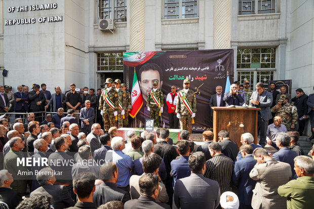 تشییع پیکر «قاضی شهید احسان باقری» در شیراز