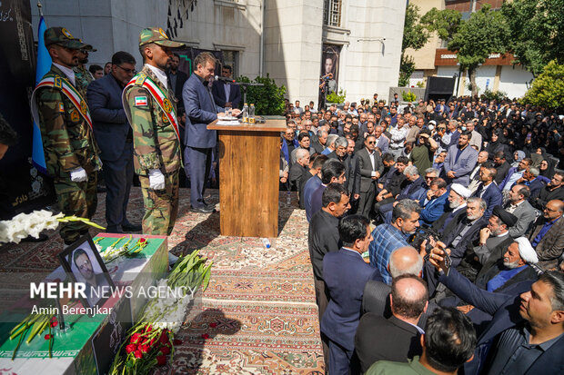 تشییع پیکر «قاضی شهید احسان باقری» در شیراز