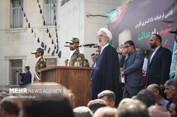 تشییع پیکر «قاضی شهید احسان باقری» در شیراز