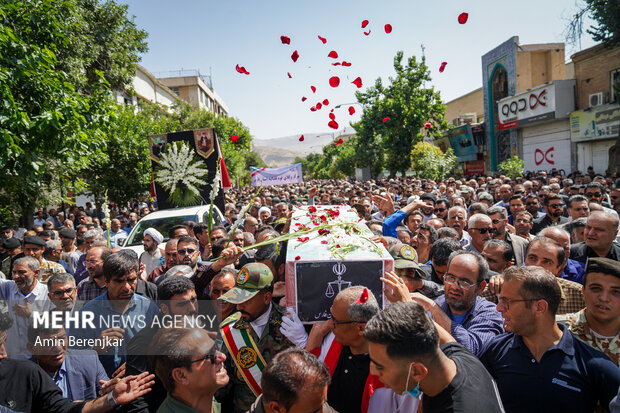 تشییع پیکر «قاضی شهید احسان باقری» در شیراز