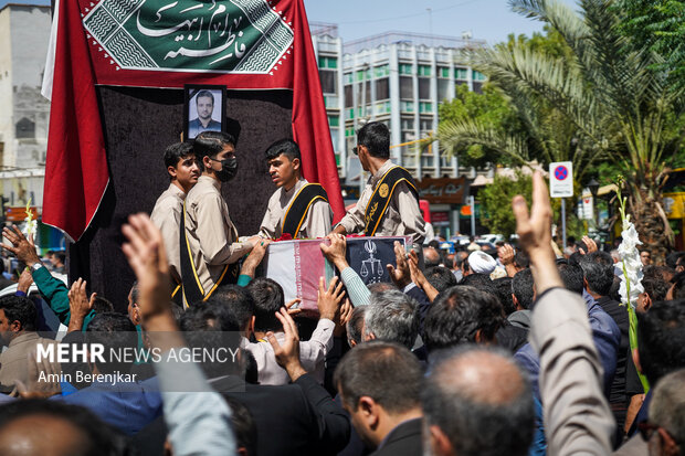 تشییع پیکر «قاضی شهید احسان باقری» در شیراز