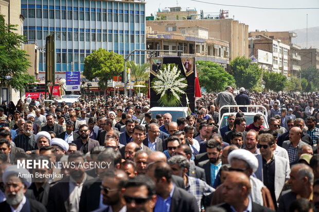 تشییع پیکر «قاضی شهید احسان باقری» در شیراز