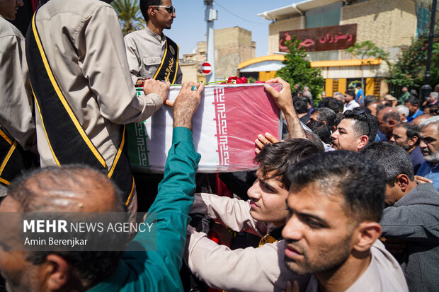 تشییع پیکر «قاضی شهید احسان باقری» در شیراز