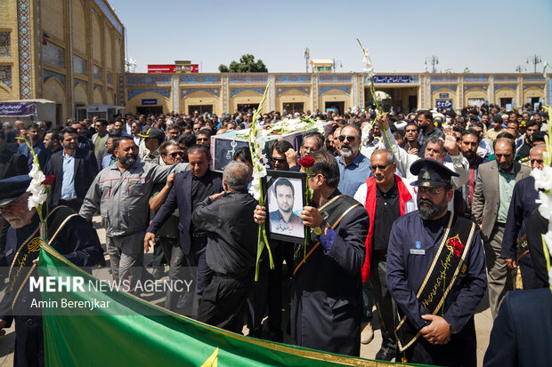 تشییع پیکر «قاضی شهید احسان باقری» در شیراز