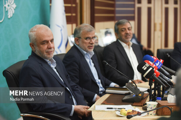 امضای تفاهم نامه مشترک بنیاد شهید کشور با استاندار البرز