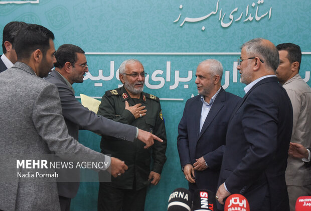 امضای تفاهم نامه مشترک بنیاد شهید کشور با استاندار البرز