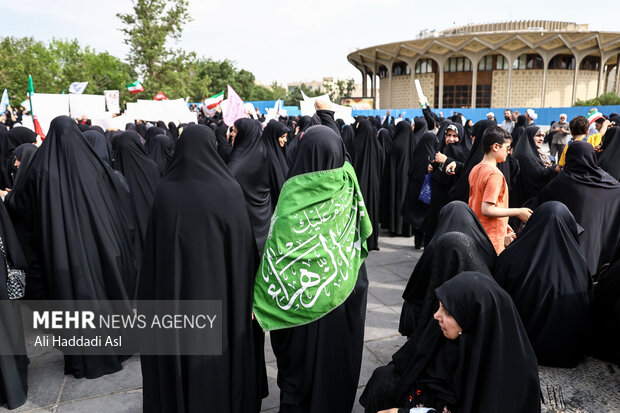 راهپیمایی دختران انقلاب