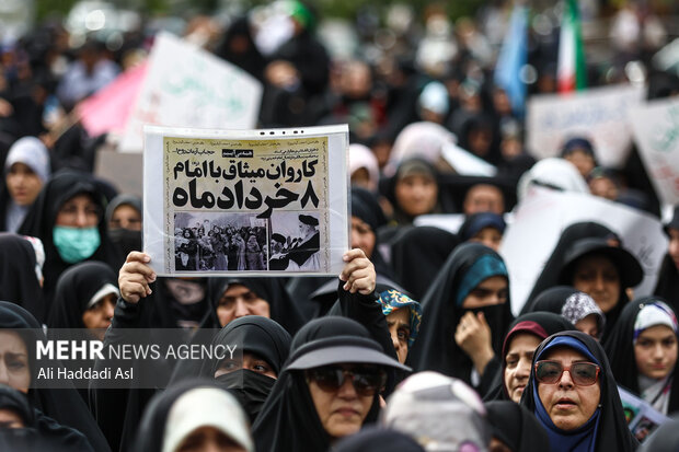 راهپیمایی دختران انقلاب