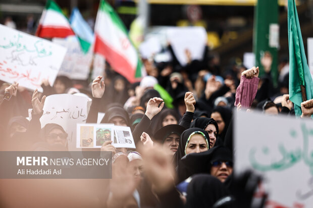 راهپیمایی دختران انقلاب
