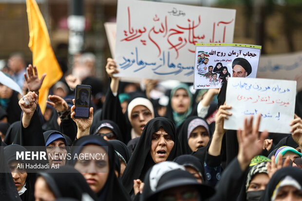 راهپیمایی دختران انقلاب