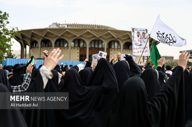 راهپیمایی دختران انقلاب