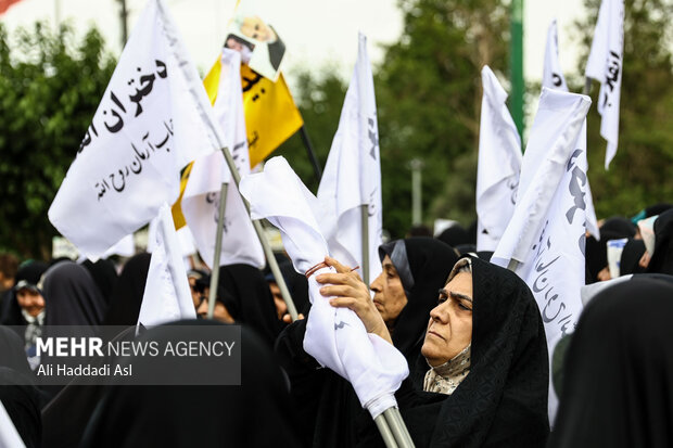 راهپیمایی دختران انقلاب