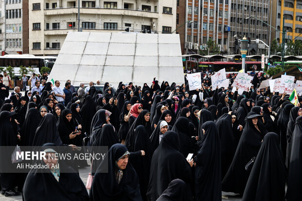 راهپیمایی دختران انقلاب