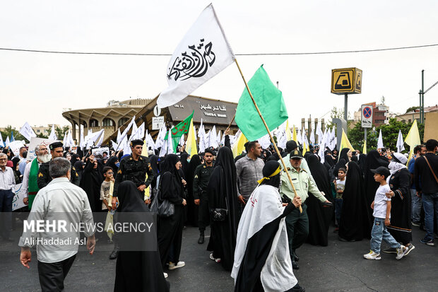 راهپیمایی دختران انقلاب