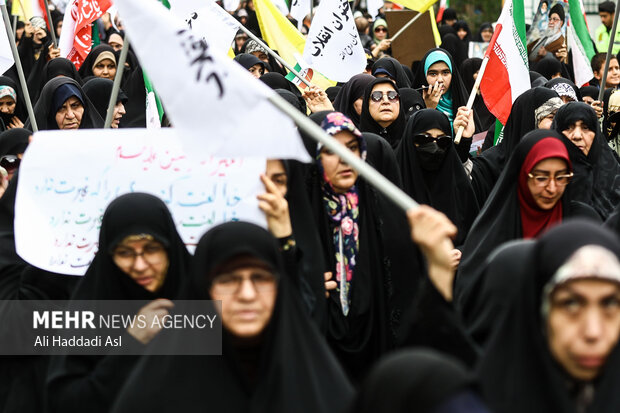 راهپیمایی دختران انقلاب