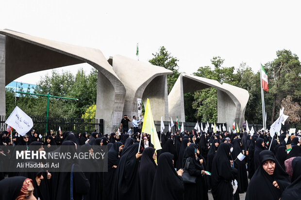 راهپیمایی دختران انقلاب